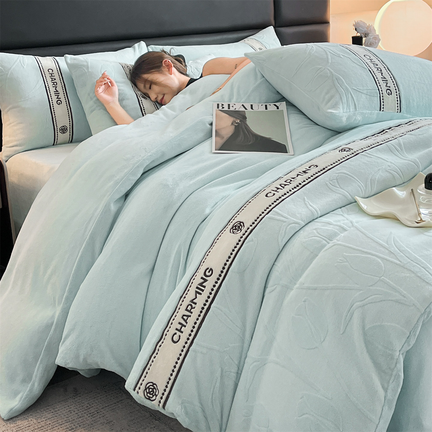 Invierno tallado leche de terciopelo en la cama de cuatro piezas conjunto 2025 nuevo engrosado sábanas cálidas cama