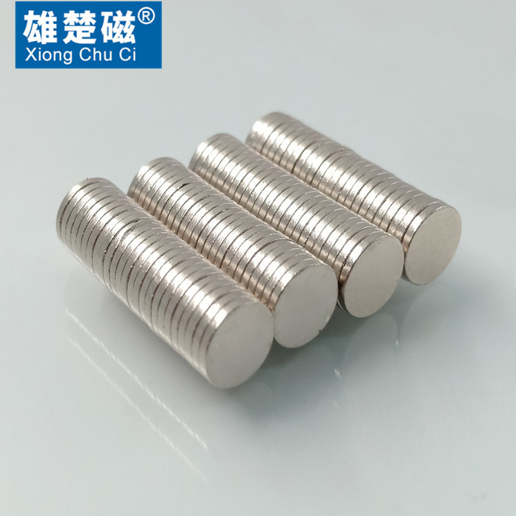 厂家直供钕铁硼强磁D7*4/5mm 强磁铁 稀土永磁 吸铁石圆形强磁N35