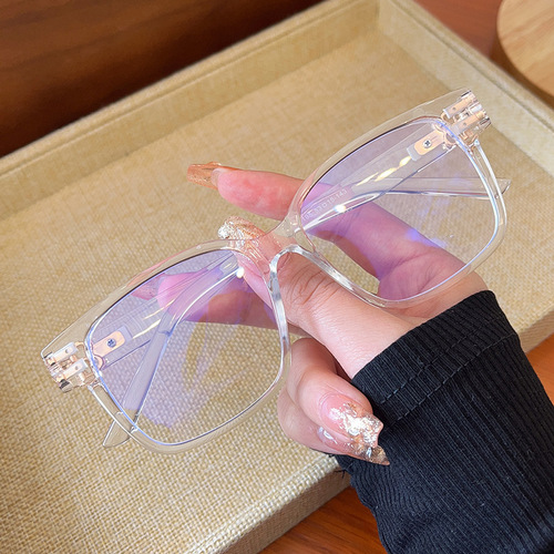 Square Anti-blue light glasses from the  Xiaohongshu livestream, with a slim appearance that can be customized with prescription lenses.