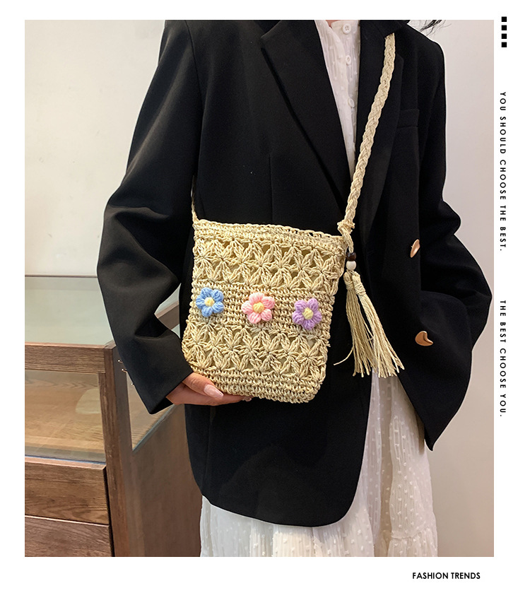 Women's Medium Straw Flower Vacation Beach Tassel Weave Hollow Zipper Straw Bag display picture 2