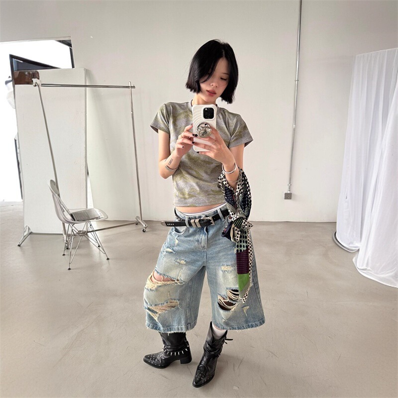 Plus-size American high street style distressed washed ripped denim shorts for women, vintage loose-fitting design wide-leg cropped pants