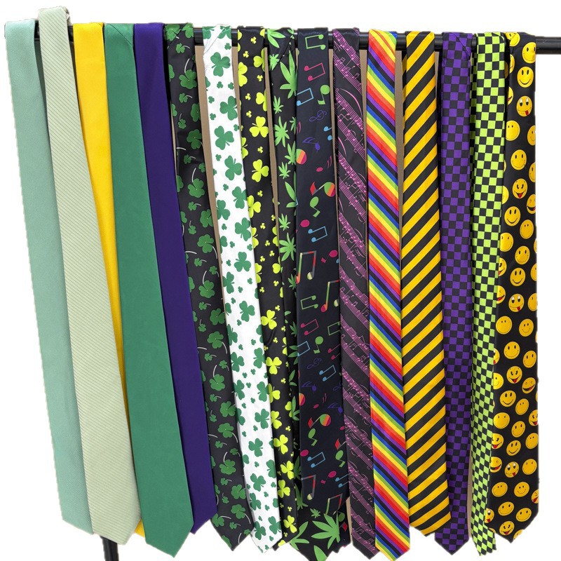 Corbata a rayas retro de la universidad, bufandas, pantalones, cuello, cintura, accesorios, decoración para hombres.