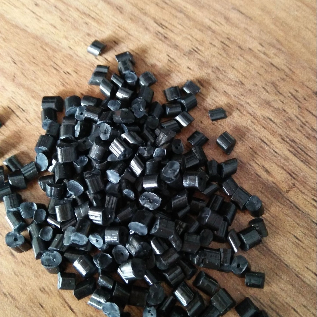 长期供应一级黑色POM颗粒，