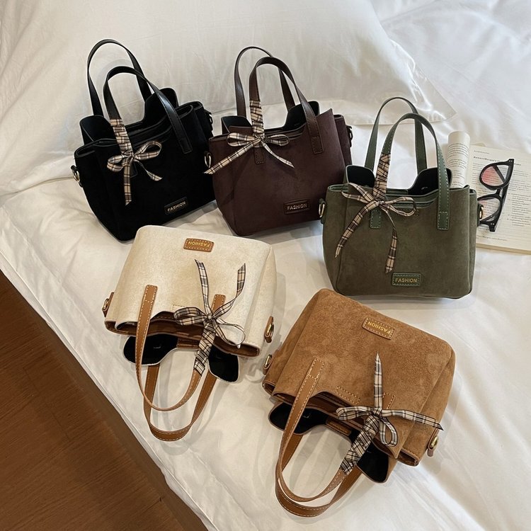 2026 Winter New Small Square Bag for Women, High-Value Commuter Crossbody Bag, Trendy Relaxed Style Handbag, Dropshipping Available 2026 Winter New Small Square Bag for Women, High-Value Commuter Crossbody Bag, Trendy Relaxed Style Handbag, Dropshipping Available