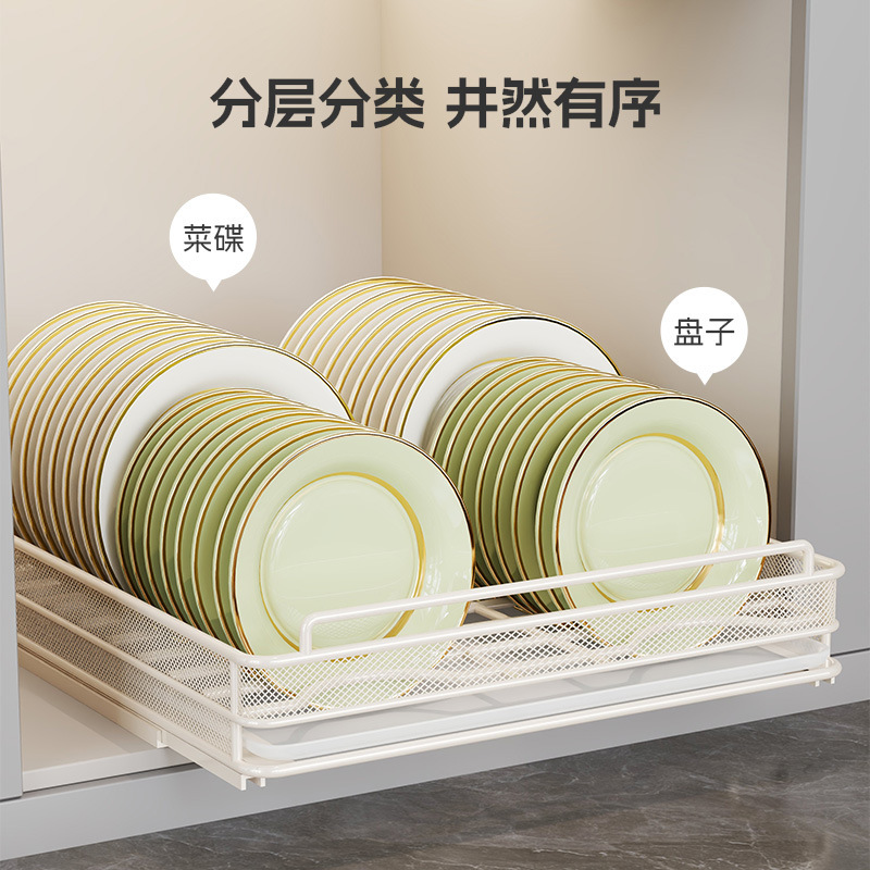 台所の食器棚の戸棚の中には、食器を引き出して収納することができます。|undefined