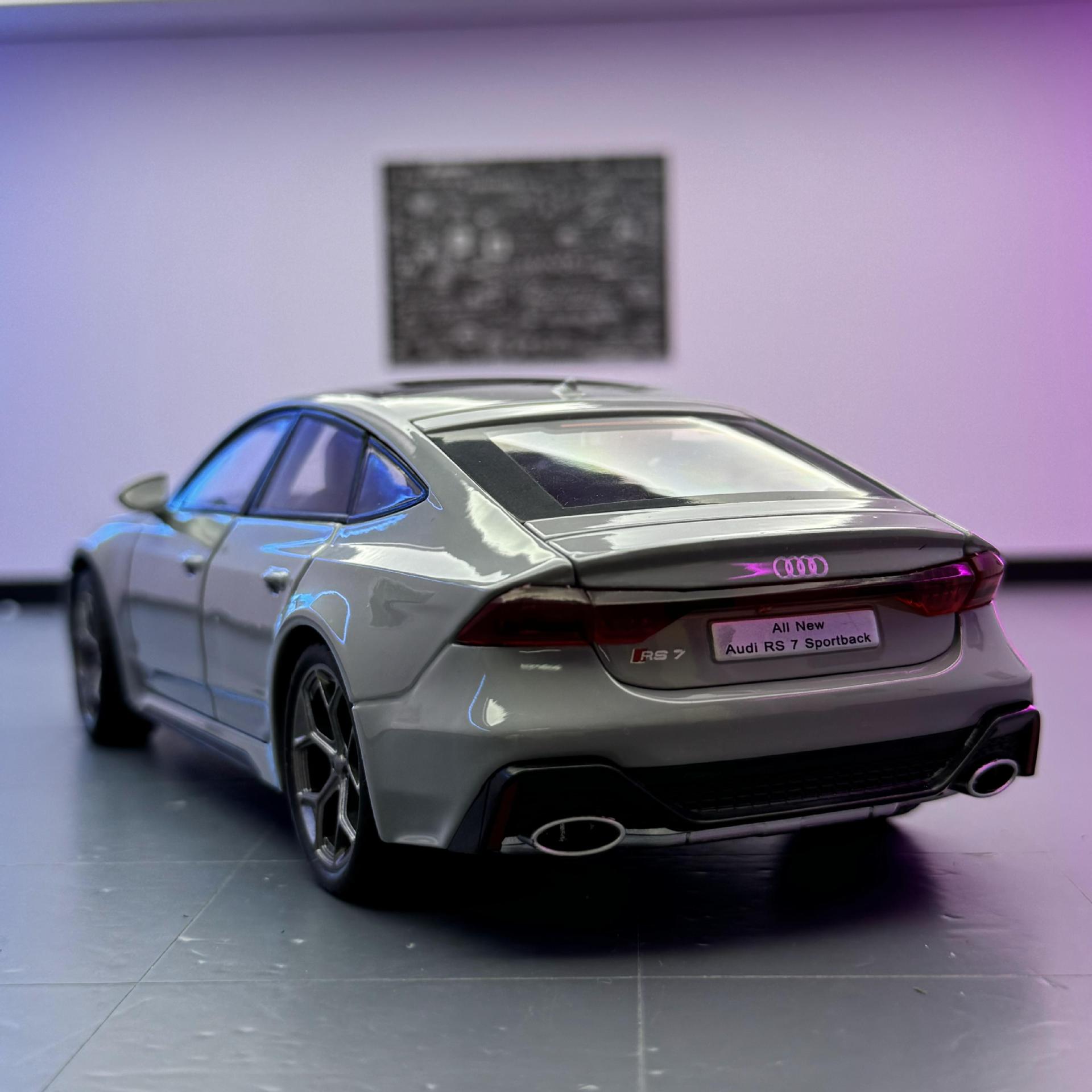 Zhiguan World Car Model 1 a 24 Audi RS7 Alloy Car Sonido y luz Model Adornos Tatrás Juguetes para niños