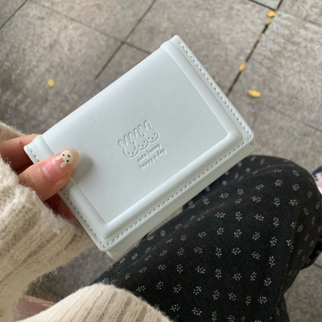 New stylish 70% off women's wallet, cute cartoon Winnie the Pooh embossed, high aesthetic short folding leather wallet with card holder