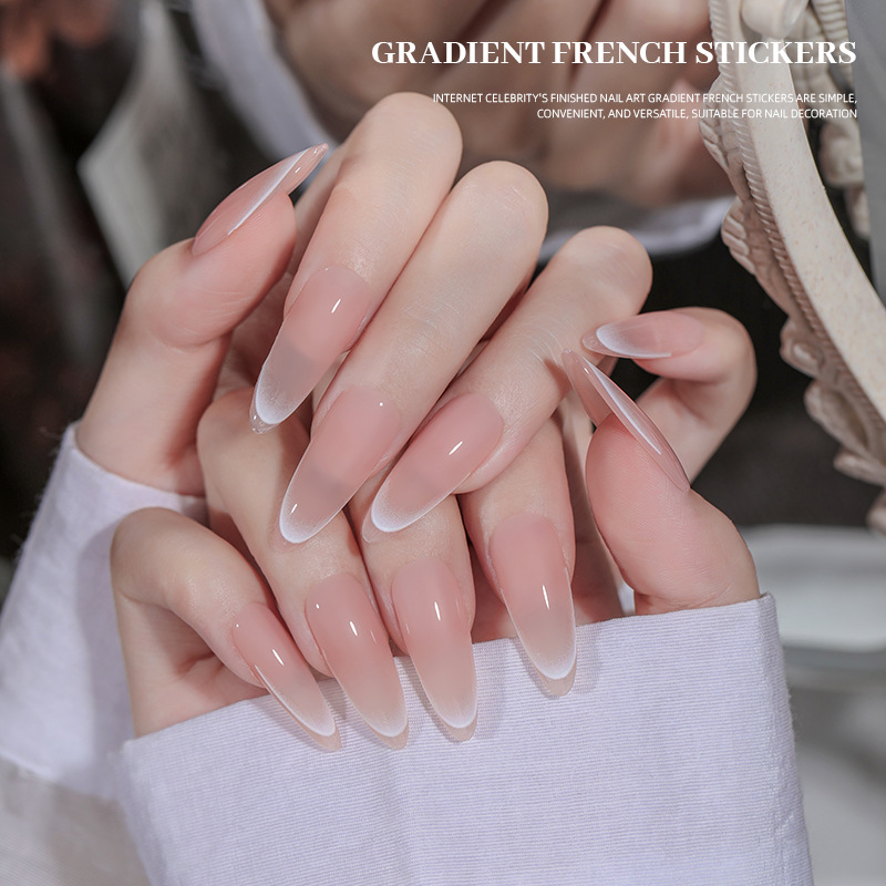 Los mismos productos terminados de uñas en línea son pegatinas francesas simples y convenientes, pegatinas universales, uñas con adornos