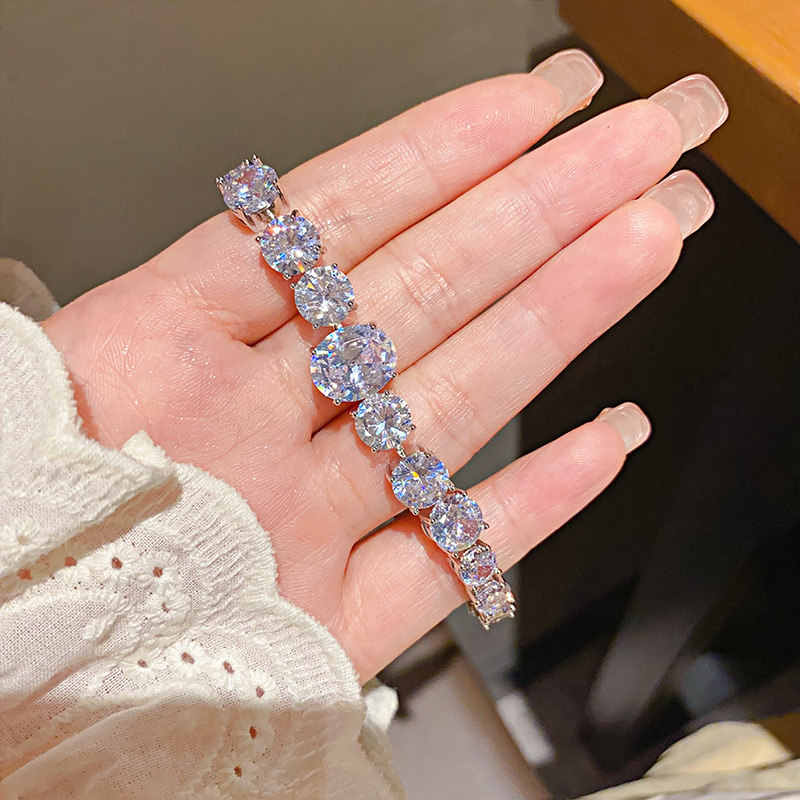 韓国版の不規則なジルコンラウンドバックルブレスレット、甘くてシンプルなインブレスレット、軽い高級感、ニッチなハイエンドブレスレット|undefined