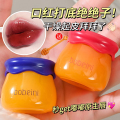 小さい蜜の缶は唇の膜の口紅を潤して底の保湿を打って水を補います。