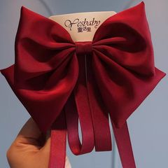 逃亡中の王女が困っている赤いサテンの大きなリボンヘアピン子供用絶妙な頭頂部後頭部垂れ髪スプリングクリップ