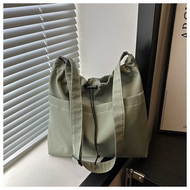 The popular autumn and winter bags for women in 2024: large-capacity crossbody bag, Tote commuter bag, single-shoulder bag, soft undefined