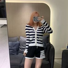 8967薄款夹色小开衫早春新款V领蓝白条纹羊毛短款针织上衣女