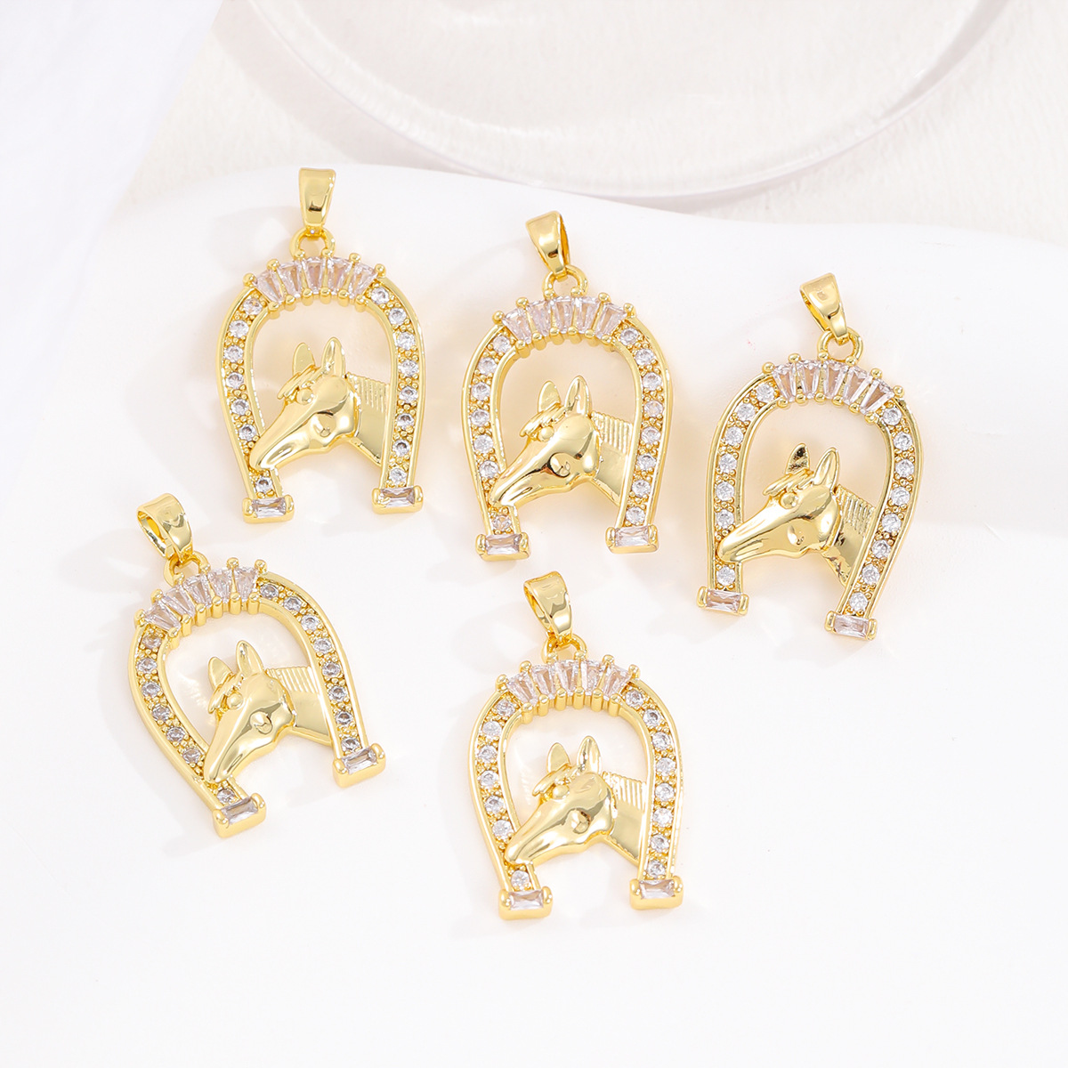 Creativo transfronterizo europeo y americano nuevo estilo joyería collar de unicornio Amazon cobre circón escalera blanca cuadrado colgante en forma de U mujer