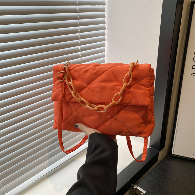 Este año, la popularidad de la gran capacidad del sobre de hombro de diamante 2024, la nueva moda, bolsas de mochila bordadas, bolsas cuadradas