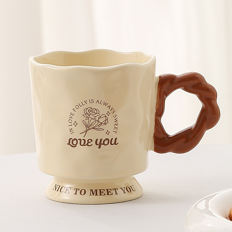 Taza de cerámica de estilo crema Taza de regalo de mano Taza de agua de oficina creativa Taza de café Mujer de alto valor