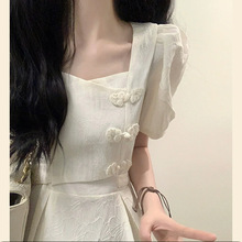 新中式女装白色连衣裙子夏季法式方领收腰长裙初恋清纯奶甜小个子