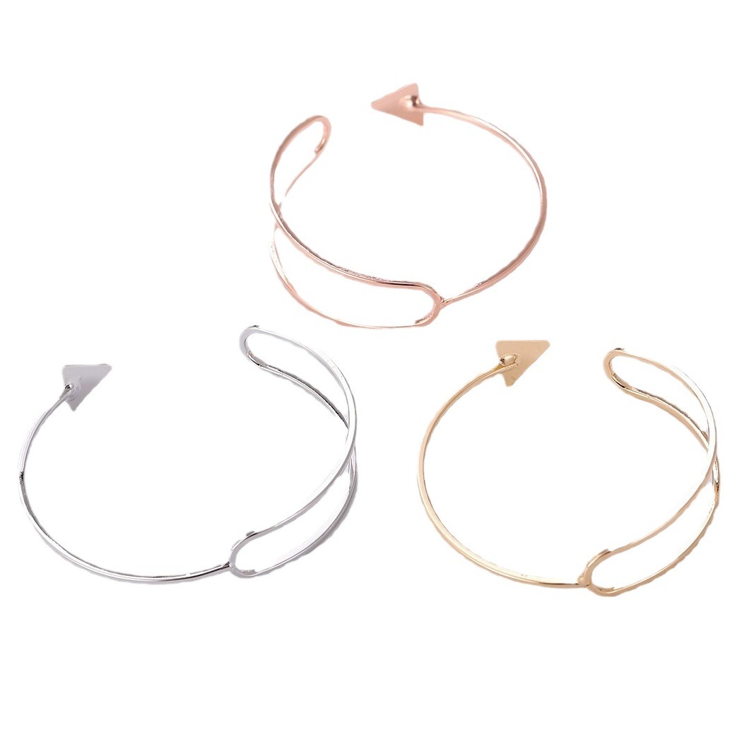Moda europea y americana simple ahuecado triángulo flecha pulsera brillante doble apertura tridimensional pulsera mano joyería al por mayor