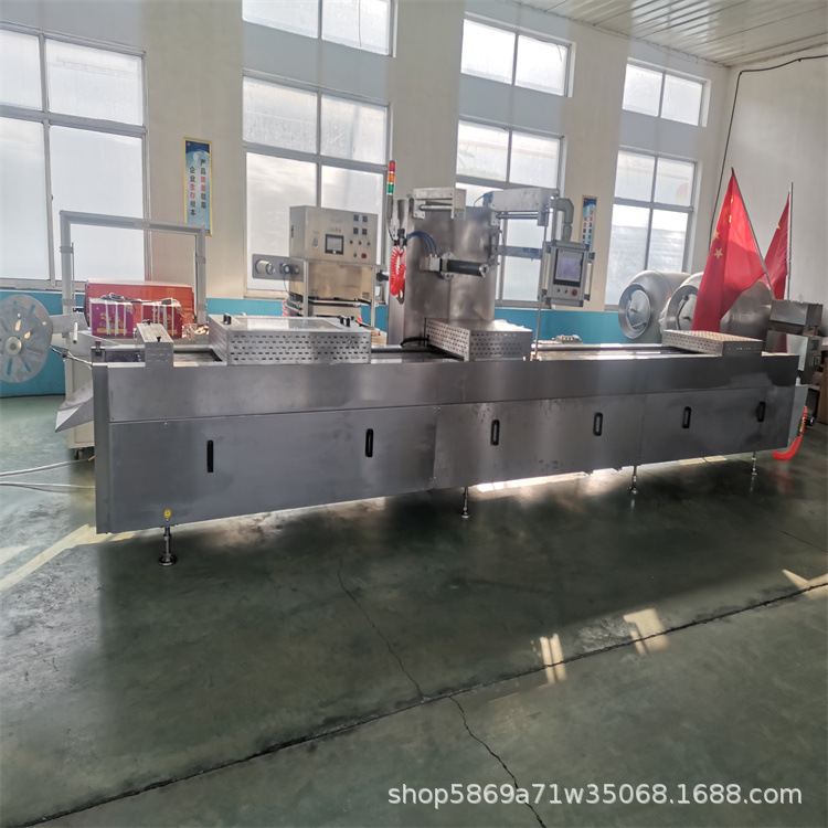 麻辣鸭货全自动拉伸膜真空包装机烤肠自动连续式真空封口机流水线