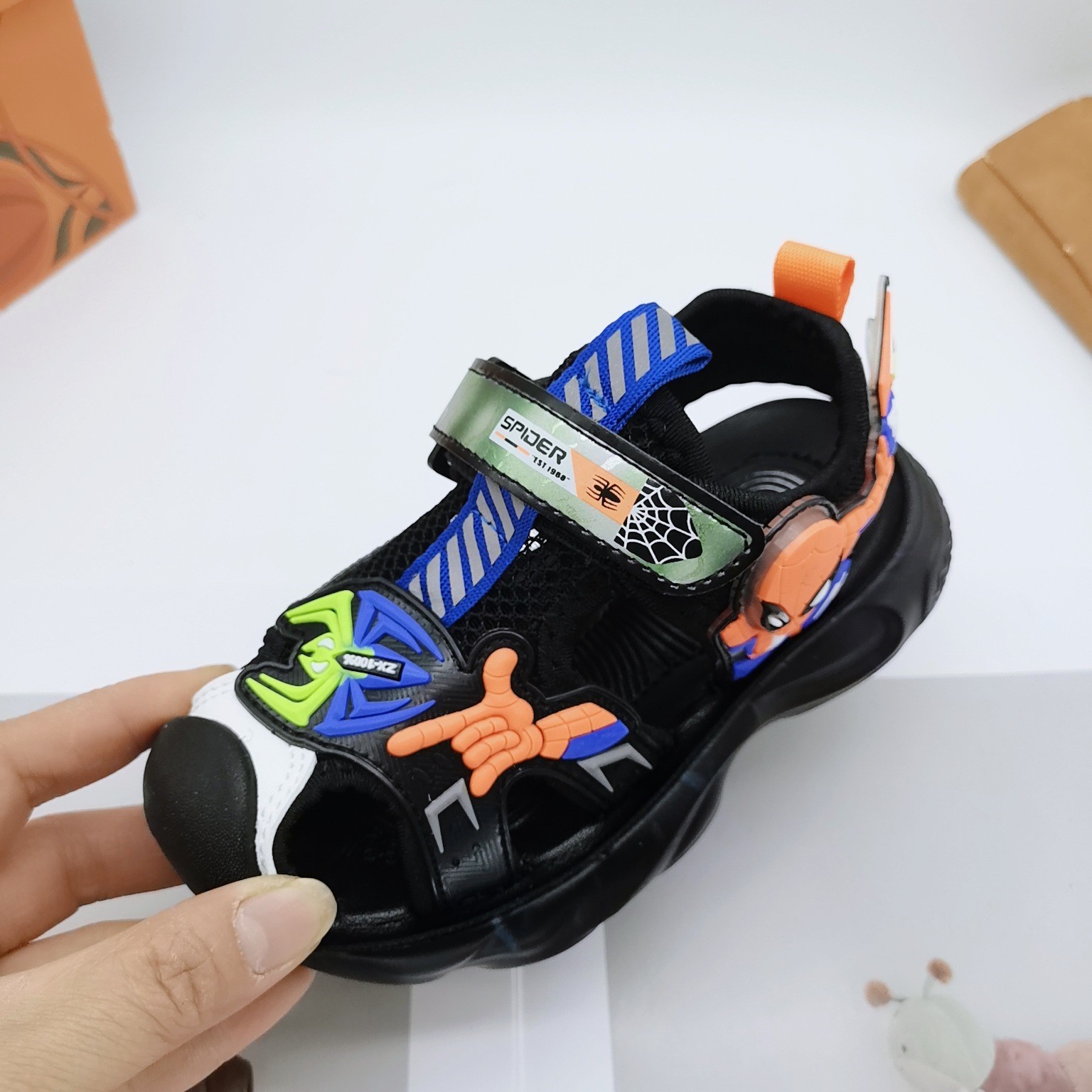 Sandalias para niños estilo de verano 2025 estilo caliente zapatos de playa para niños zapatos de verano nuevos zapatos para niñas zapatos de playa Baotou