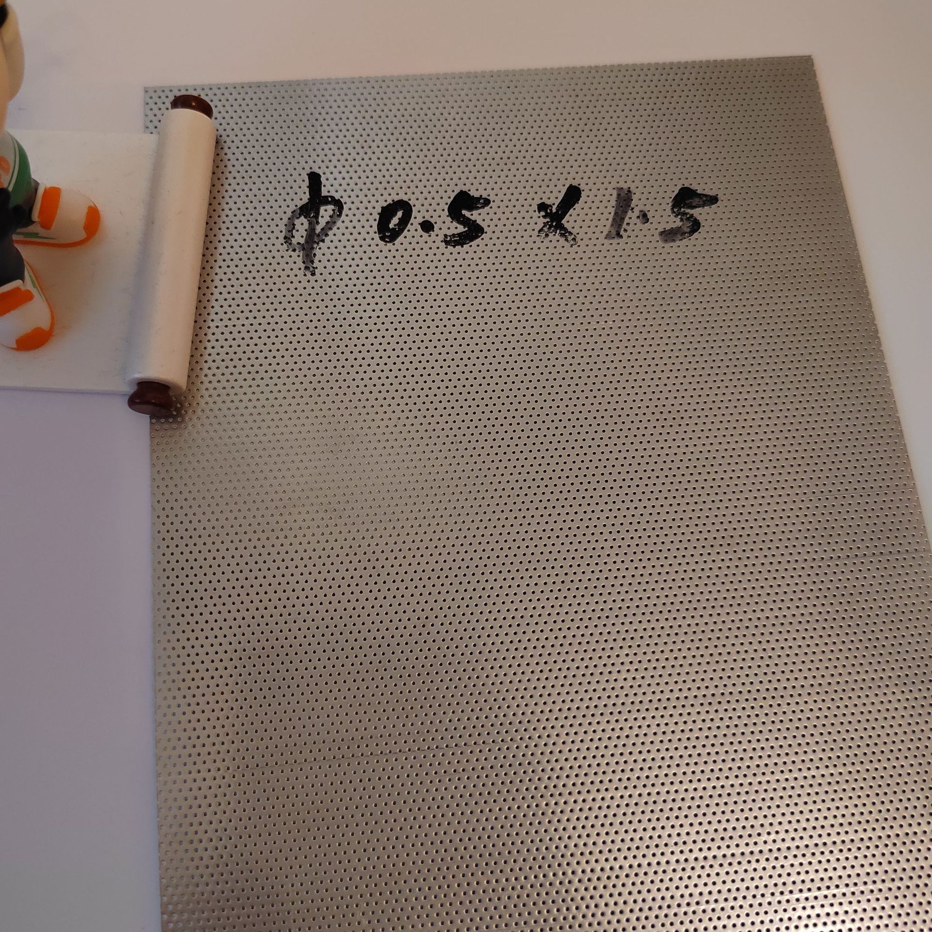 厂家直接生产加工不锈钢冲孔网板，可整平冲孔板，附带折弯、焊接