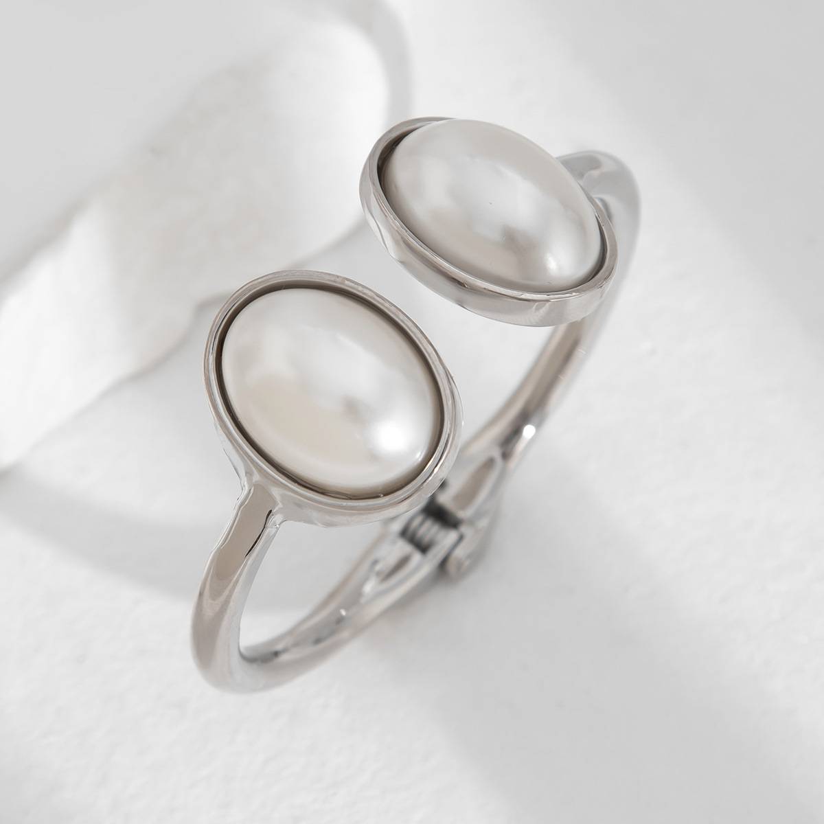 75g Weight Artificial Pearls Inlay Material Bangle Classification Alloy Chain Material Street Occasion Alloy Material Geometric Pattern Women's Gender Plating Design Retro, Exaggerated Style Retro Exaggerated Geometric Artificial Pearls Alloy Bangles Wholesale 6