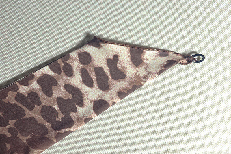 Blusa transparente con estampado de leopardo para mujer, pantalón asimétrico con hombros descubiertos, manga larga, pantalón corto, dos piezas