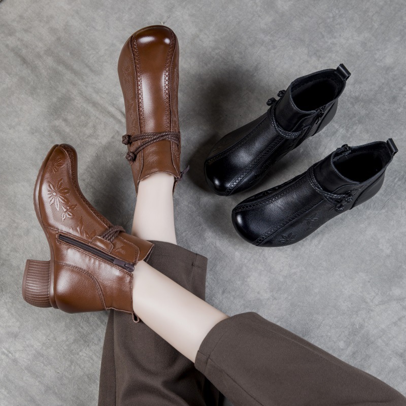 Vintage-style round-toe chunky-heeled women's shoes, new autumn and winter plush short boots for middle-aged and elderly women, embossed leather boots