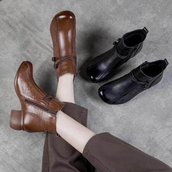Vintage-style round-toe chunky-heeled women's shoes, new autumn and winter plush short boots for middle-aged and elderly women, embossed leather boots