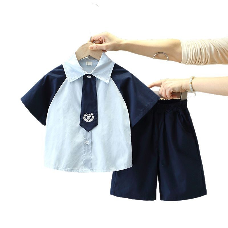 7871 Traje de verano para niños 2025 Camisa de manga corta estilo universitario Pantalones cortos de verano para niños de dos piezas Ropa de bebé