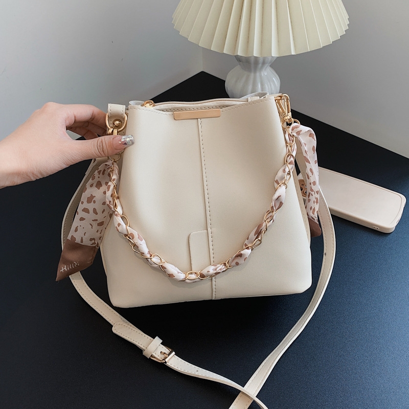 Retro Texture Large-Capacity Bucket Bag for Women 2026 Summer New Fashion Crossbody Bag Commuter Pure Color Shoulder Bag