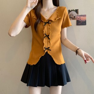 Summer New Style Chanel-Inspired Small V-Neck Pullover with Wavy Edges, Regular Shoulder Short-Sleeve Knit Top, Slim Fit Versatile for Women