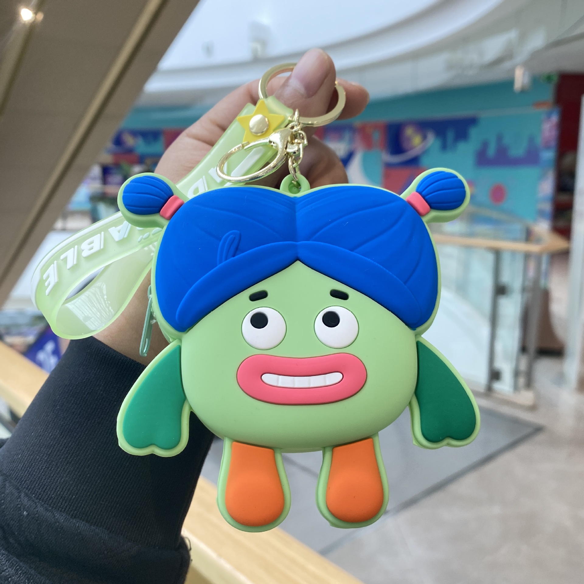 Sanfu fea muñeca moneda monedero llavero pegamento suave lindo colgante extraño chica llavero Accesorios al por mayor