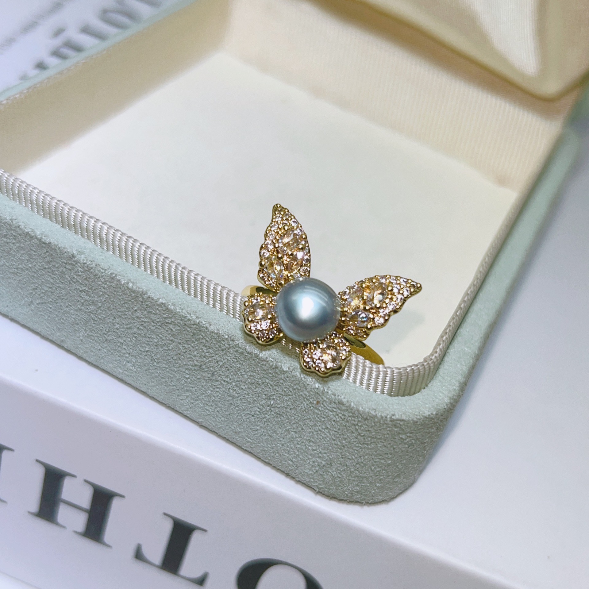 회색 진주 반지