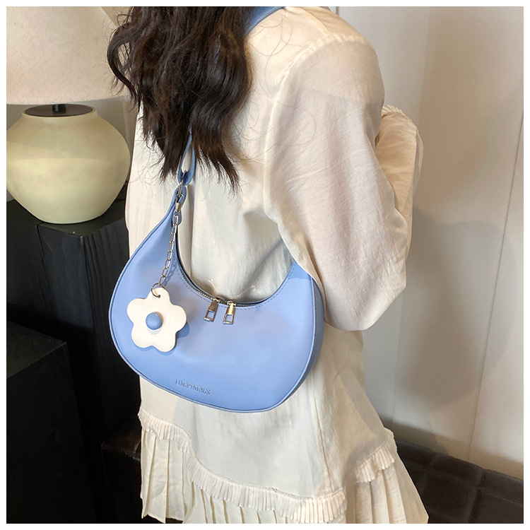 Cross-border women's bag 2024 New style, trendy texture, versatile, ins fashion single-shoulder armpit bag, small flower pendant, crescent moon bag undefined