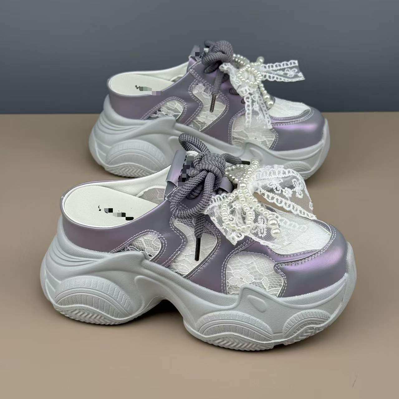 Zapatos de sandalia de alta altura para mujeres 2026 nuevos espaciosos huecos transpirables de malla gruesa de suela pequeña zapatos blancos de Mary Zhen