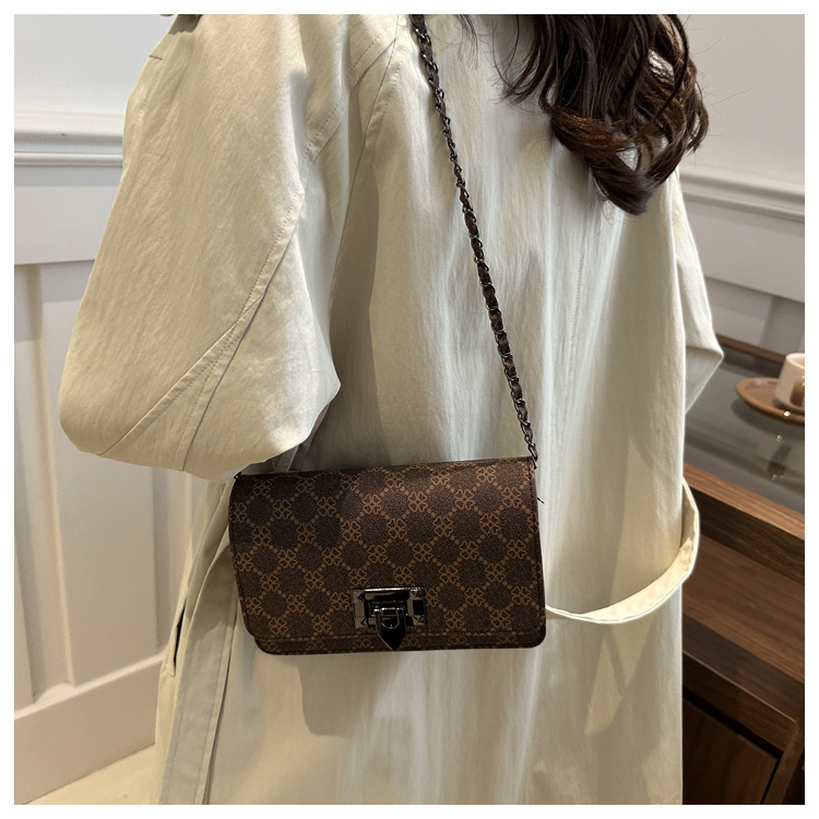 Cross-border women's bag 2024 New leopard print underarm bag, Korean style fashionable and trendy chain single-shoulder bag, riveted crossbody bag undefined