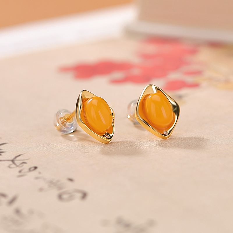 Bông tai bạc S925 mạ vàng đính mã não đỏ hình trứng vuông phong cách retro — Mô hình sáp ong