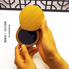 Insシンプルな木製の携帯鏡携帯ミニ小さいサイズの化粧鏡女性は美容鏡を持っています。