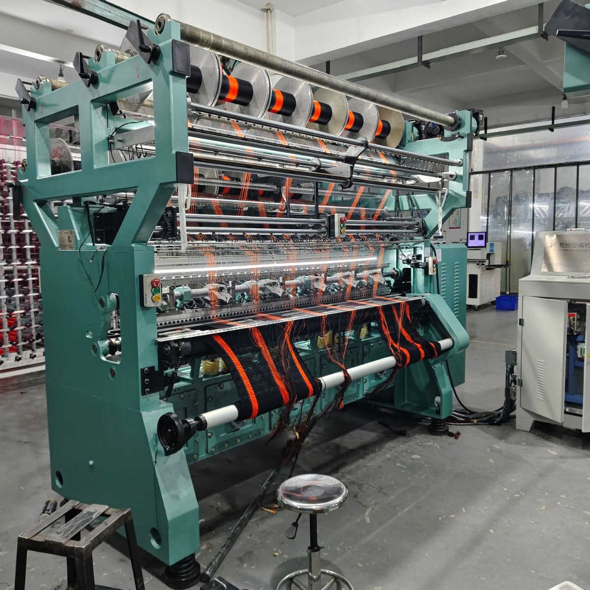 新品开发电子花压板自由压303龙花经编机