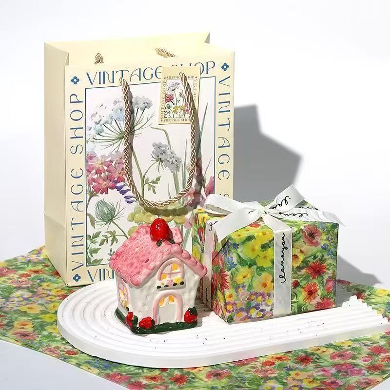 Lovely cerámica casa de fresas lámpara de noche día de San Valentín regalo de cumpleaños para niños decoración de escritorio adornos