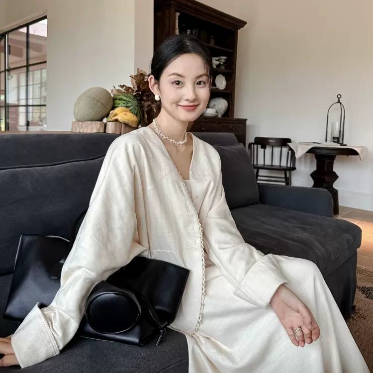 DIGM | 2025秋季新中式极简风高级感花边钉珠宽松外套女A19517