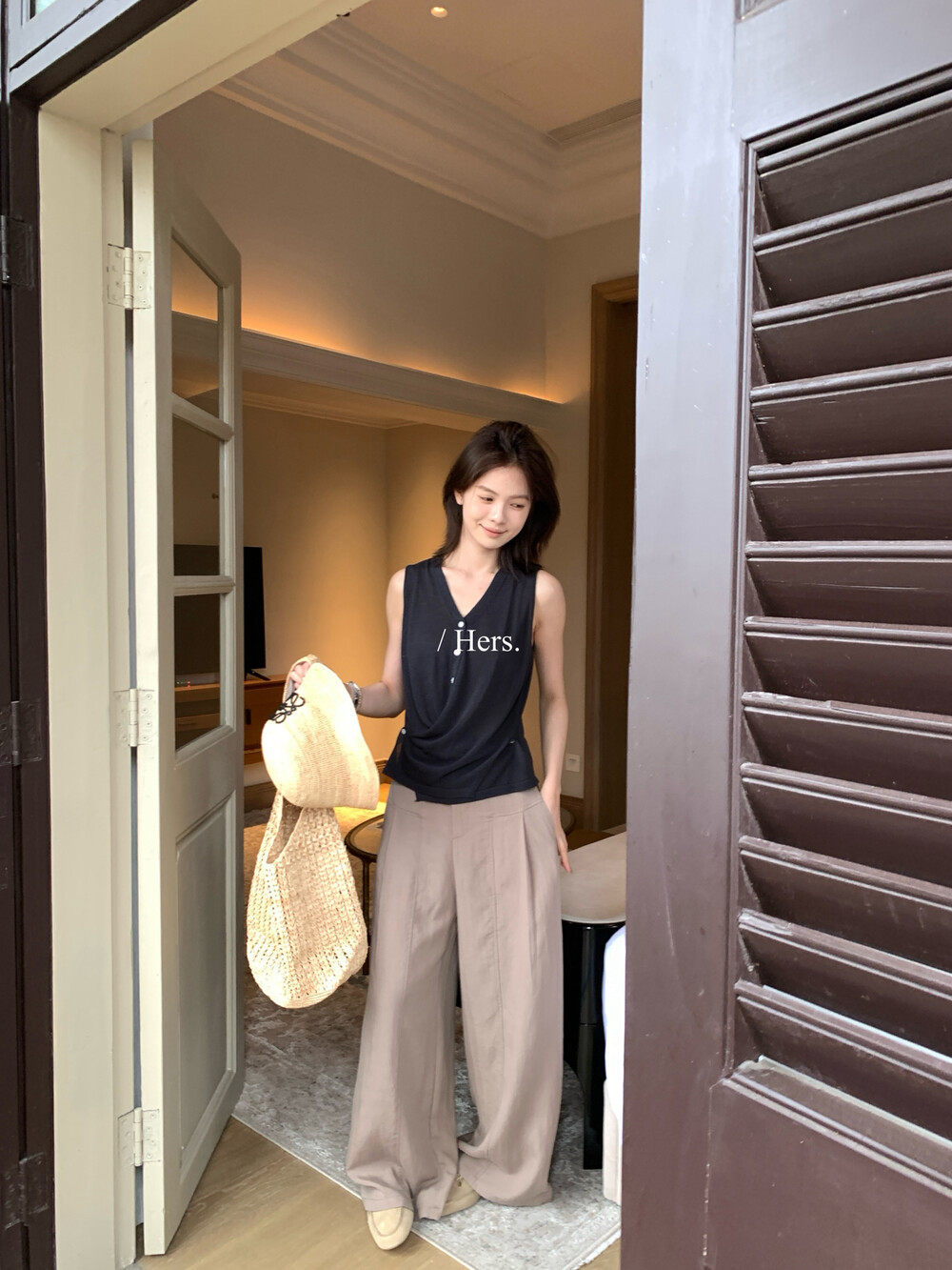 Áo len cổ lọ nữ V-line xếp chéo tay không — màu đen, màu trắng, yến mạch chi tiết 30