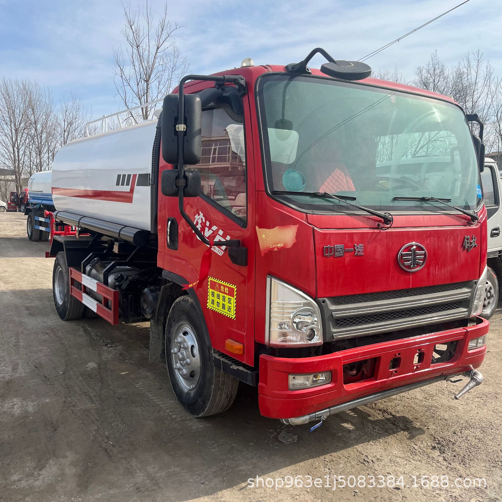 Export Front-Mounted Electronic Gun Dongfeng Sprinkler Dust Suppressor Truck Construction Site Diesel Sprinkler Truck Landscaping Road Spray