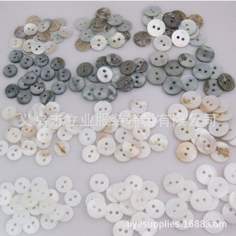 Spot natural shell buckle two eyes white shell button gray freshwater shell shirt sweater shell buckle