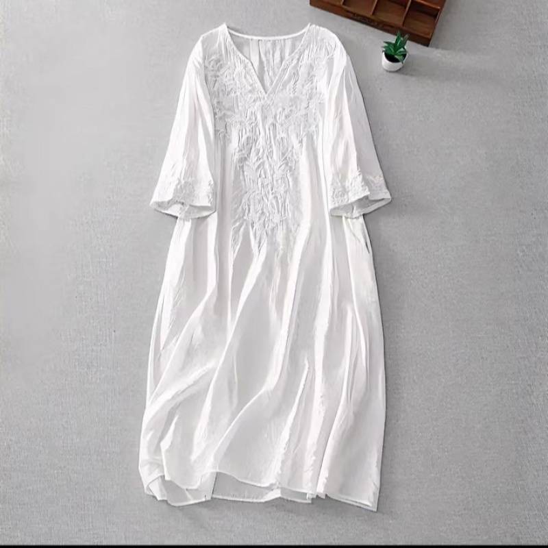 Artistic and Elegant High-End Breathable Heavy Embroidery Dress 2026 New White Summer Style Loose Slimming Long Dress