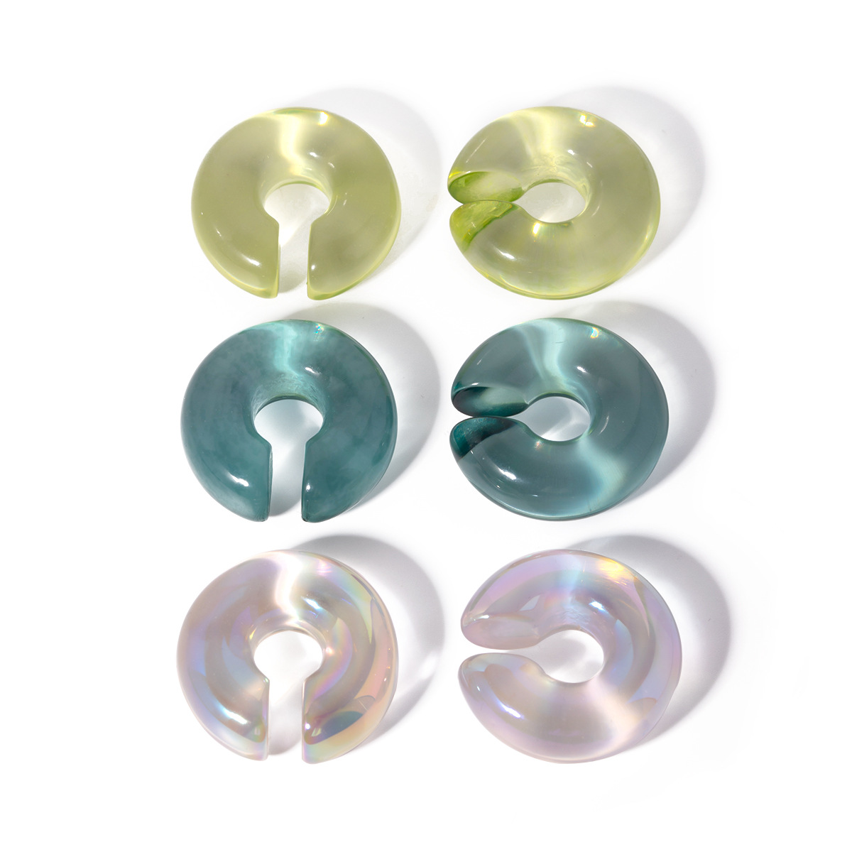 2024ins verano pequeño y fresco resina orejas para mujeres moda simple temperamento encantador gorda orejas en forma de C para mujeres