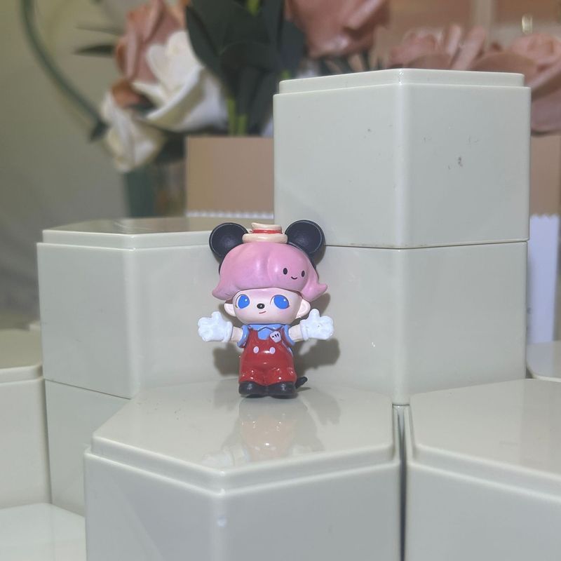 Dim Dimo モンキー ウィズ デュアル クリエイティブ ベイビー OO は、キーホルダー、携帯電話チェーン、キュートでトレンディなギフト オーナメントとして穴を開けることができます。|undefined