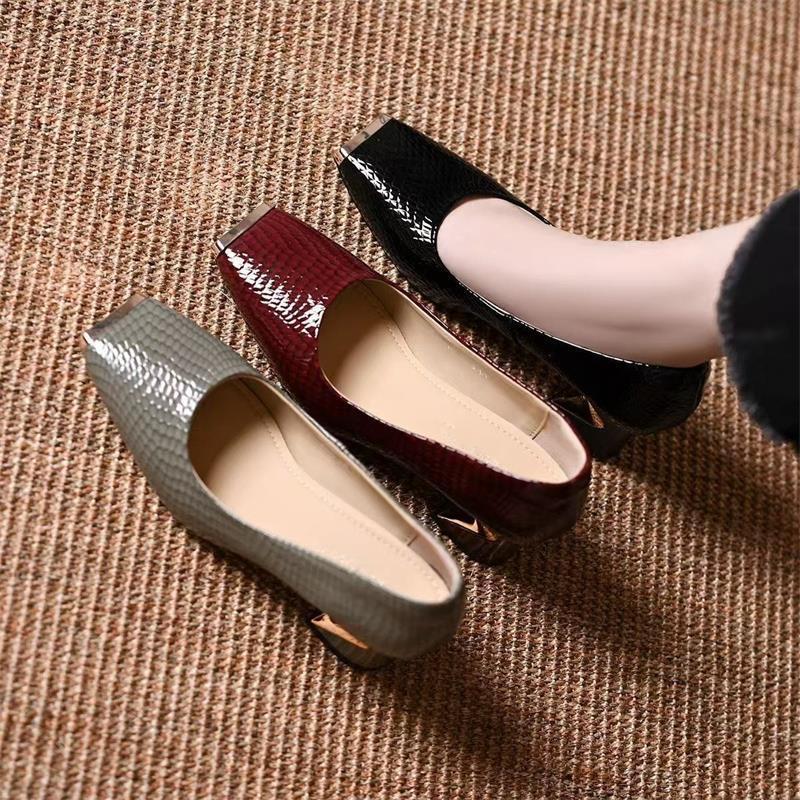 estilo británico de cabeza cuadrada de boca superficial zapatos de mujer primavera y otoño estilo francés tacones gruesos variados zapatos de cuero cómodos de talón medio