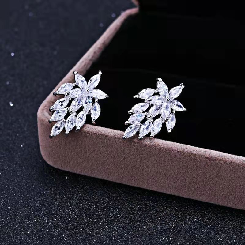 Leaf Pattern 1 Pair Simple Style Leaf Copper Inlay Zircon Ear Studs